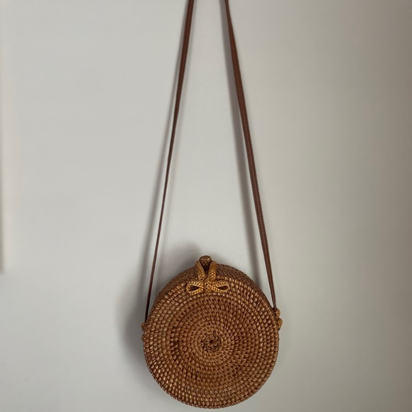 Handwoven crossbody rattan bag - Picture 6 of 11